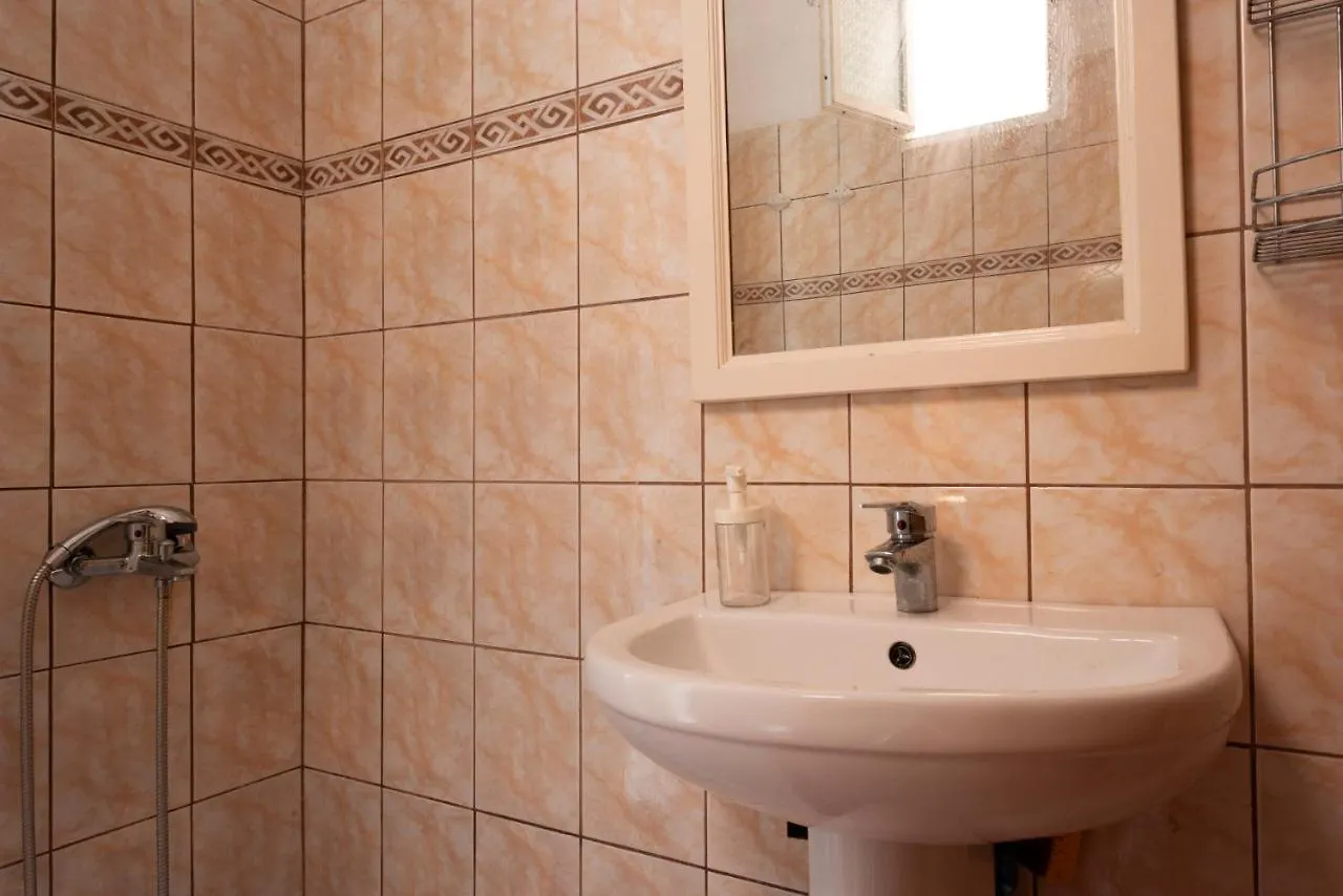 Janakis Apartments Himare